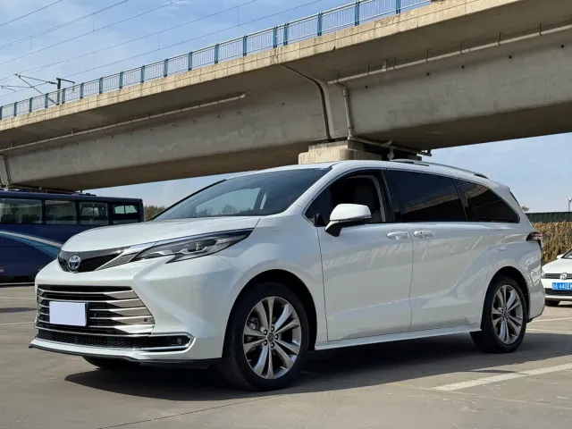 Фотография автомобиля — Toyota Sienna