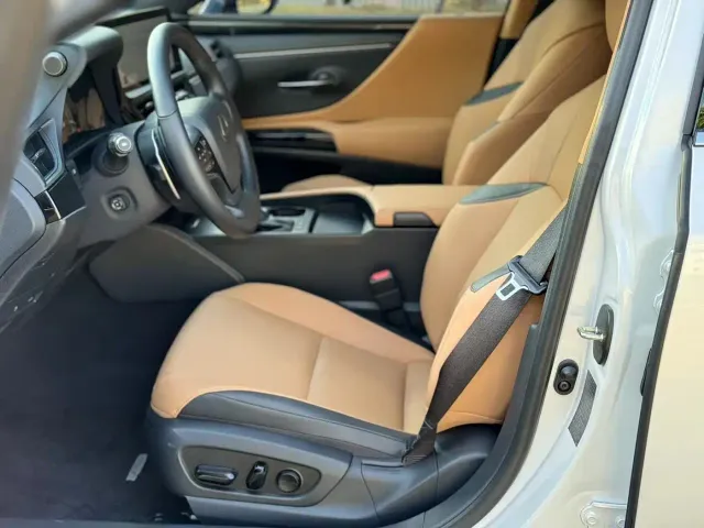 Lexus ES — Фото автомобиля 4