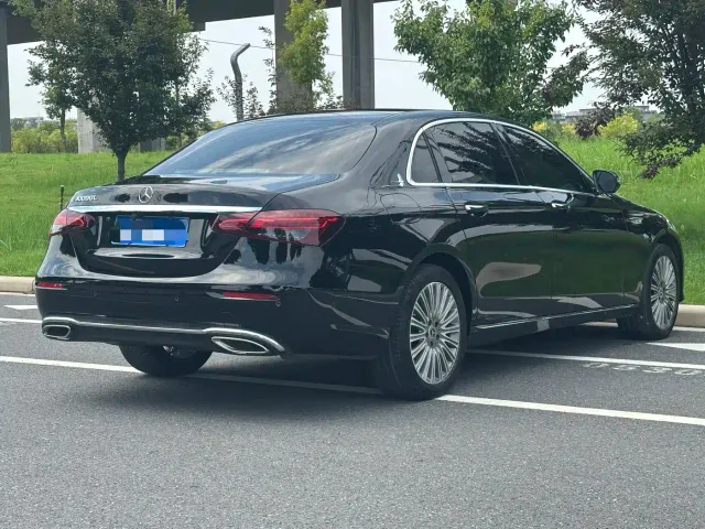 Mercedes-Benz E-Class — Фото автомобиля 8