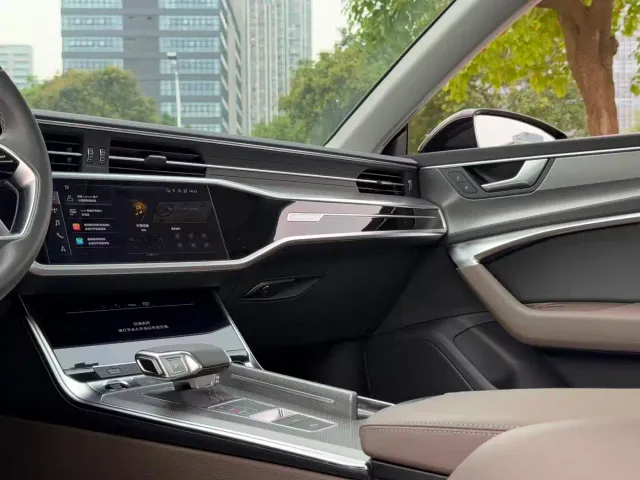 Audi Audi A7L 2024 45TFSI quattro S-line Vision Edition Crystal Package — Фото автомобиля 12