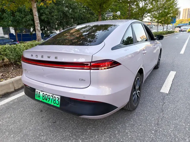 Roewe D6 — Фото автомобиля 5