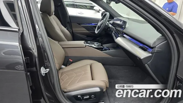 BMW 5 Series G60 — Фото автомобиля 11