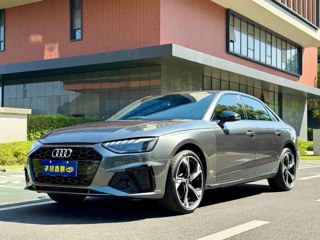 Фотография автомобиля — Audi A4L
