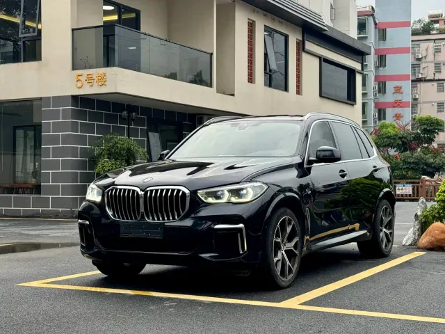 Фотография автомобиля — BMW X5