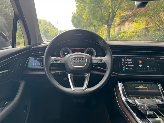 Audi Q7 — Фото автомобиля 14