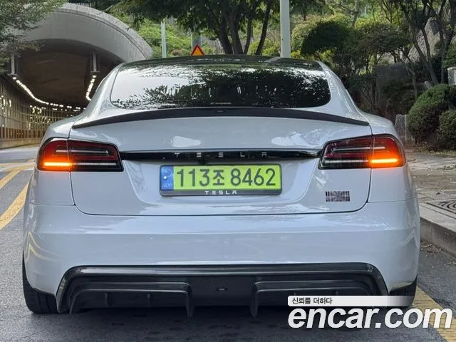 Tesla Model S — Фото автомобиля 3