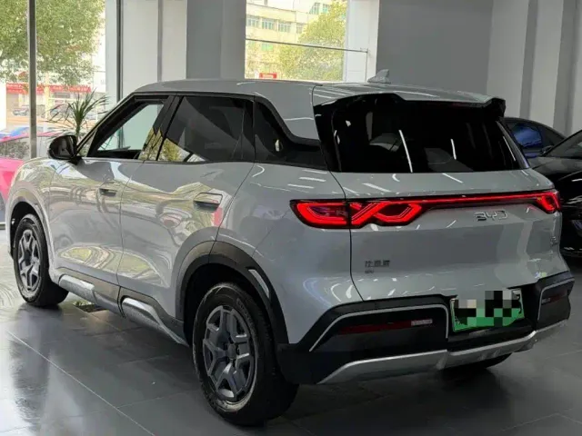 BYD Yuan UP 2024 301KM Leading Edition — Фото автомобиля 2