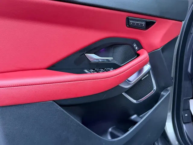 Jaguar E-PACE — Фото автомобиля 9