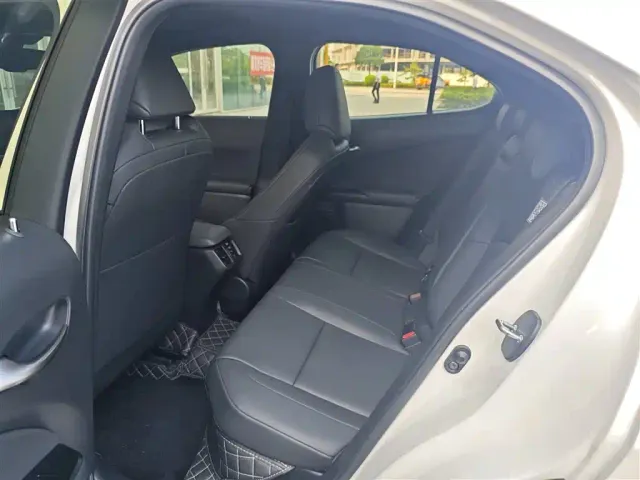 Lexus UX — Фото автомобиля 5