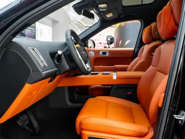 Li Auto L8 — Фото автомобиля 30