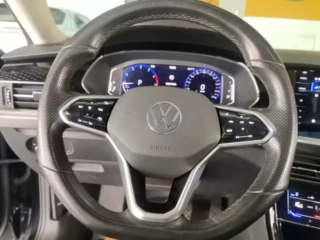 Volkswagen Passat — Фото автомобиля 10