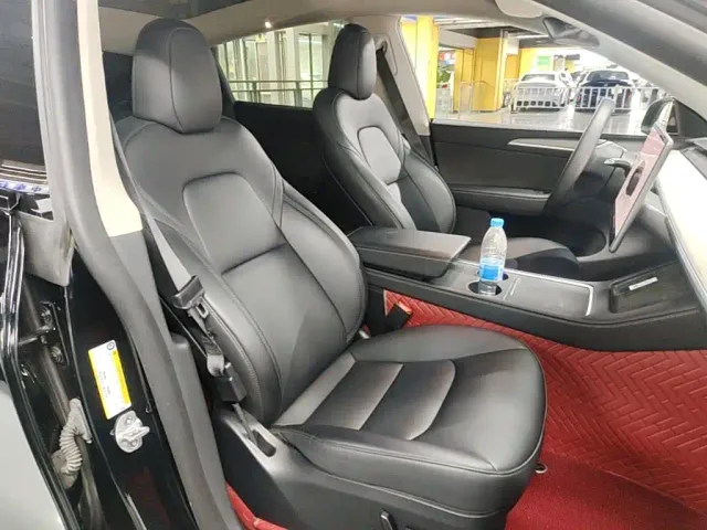 Tesla Model Y — Фото автомобиля 24