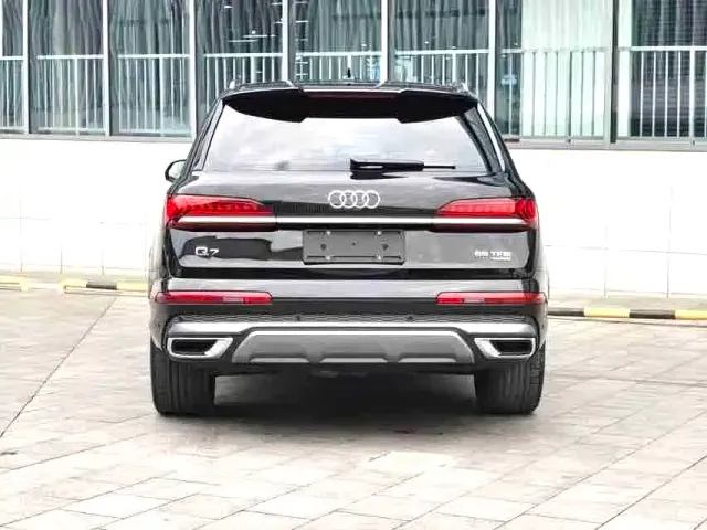 Audi Q7 — Фото автомобиля 9