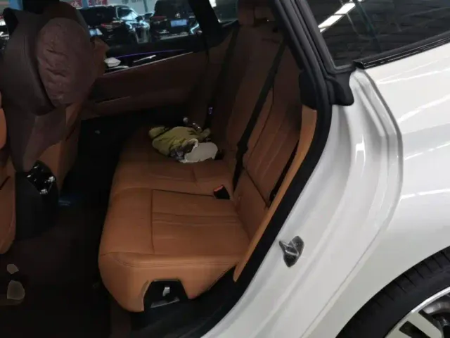 BMW 6 Series Gran Turismo — Фото автомобиля 16