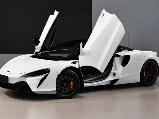 Фотография автомобиля — McLaren Artura