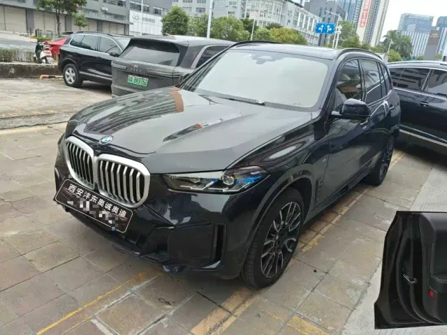 Фотография автомобиля — BMW X5