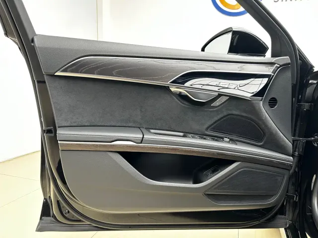 Audi A8 — Фото автомобиля 4