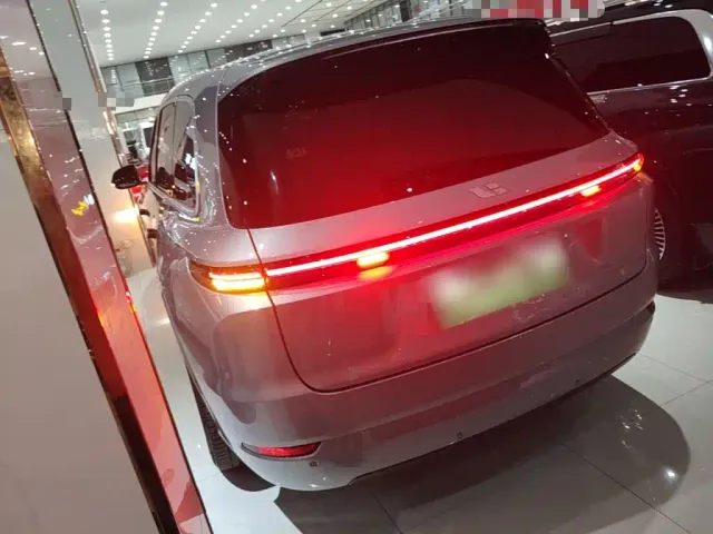 Li Auto L9 — Фото автомобиля 4