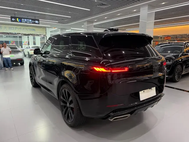 Land Rover Range Rover Sport — Фото автомобиля 11