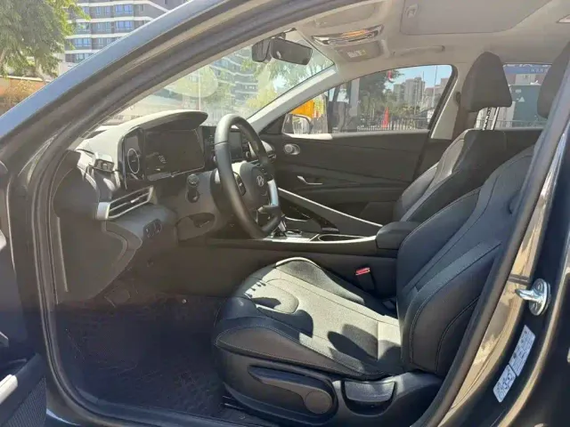 Hyundai Elantra — Фото автомобиля 4