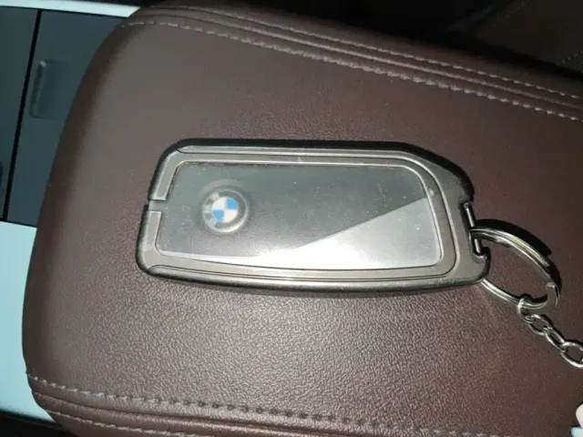 BMW iX1 — Фото автомобиля 8