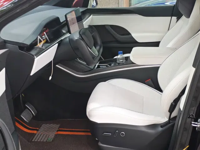 Tesla Model X — Фото автомобиля 7