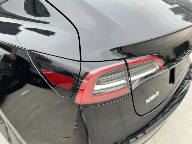Tesla Model 3 — Фото автомобиля 27