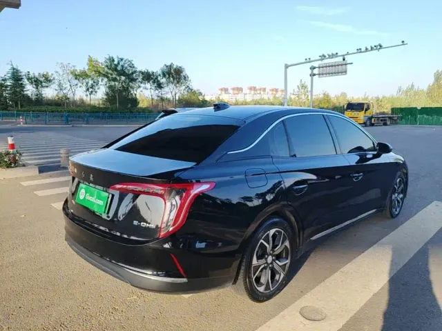 Hongqi E-QM5 — Фото автомобиля 6