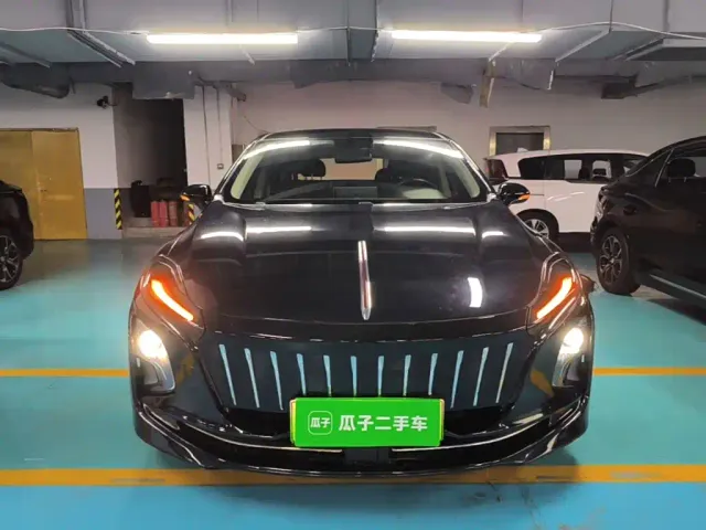 Hongqi E-QM5 — Фото автомобиля 2