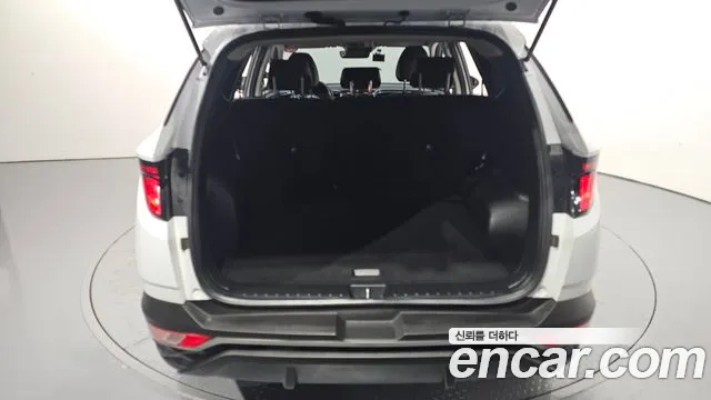 Hyundai Tucson Tucson (NX4) Дизель 2.0 2WD — Фото автомобиля 20