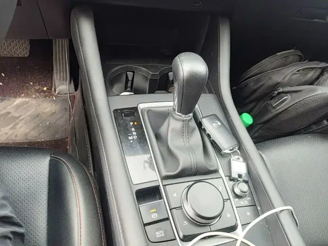 Mazda Axela — Фото автомобиля 13