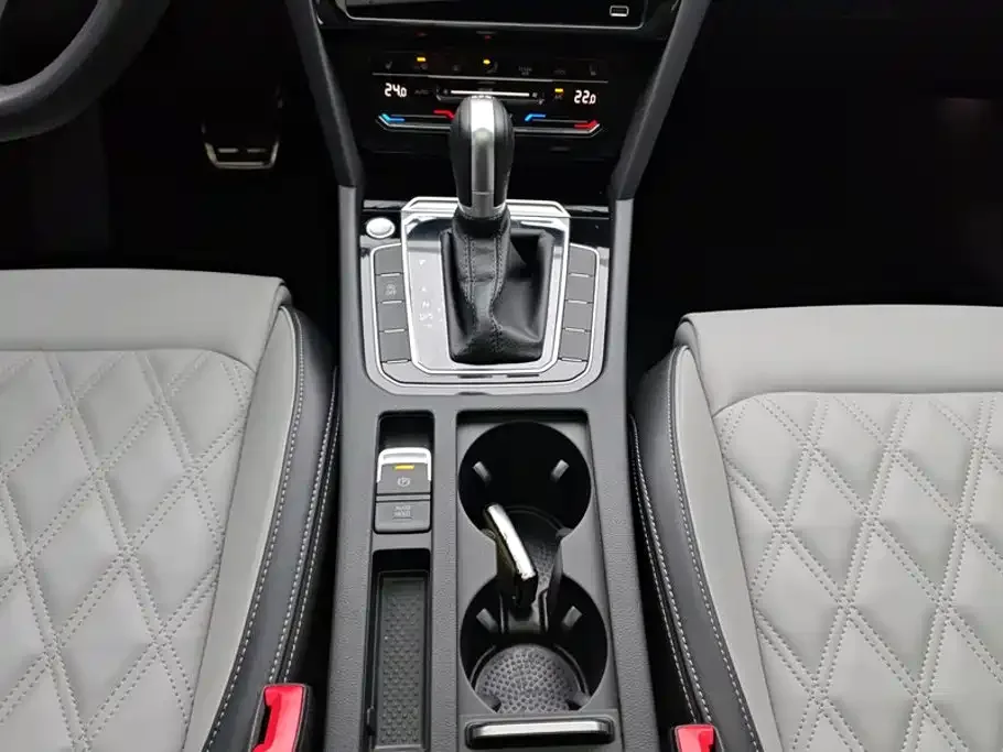 Volkswagen Magotan 2023 2 Million Units Anniversary Edition 330TSI DSG Leading Type — Фото автомобиля 16