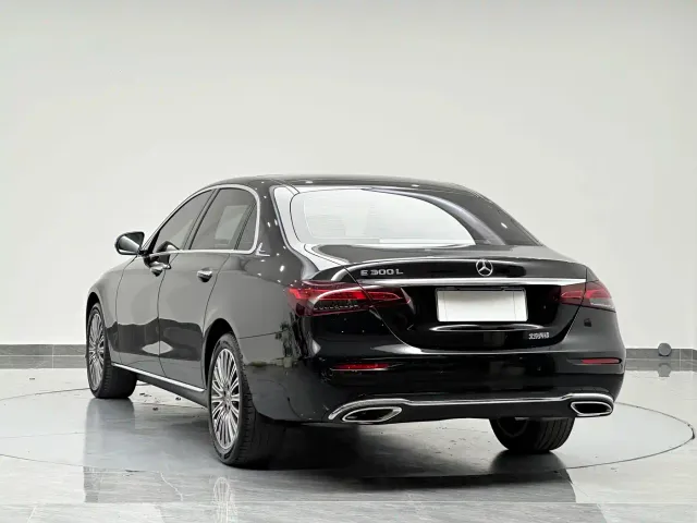 Mercedes-Benz E-Class — Фото автомобиля 8