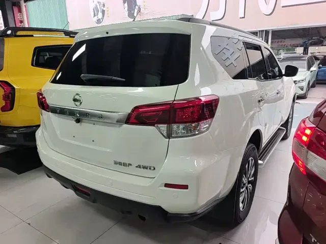 Nissan Terra — Фото автомобиля 6