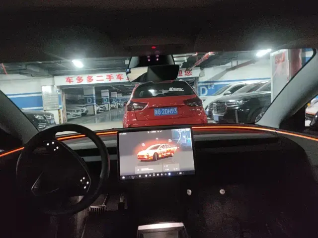 Tesla Model 3 — Фото автомобиля 5