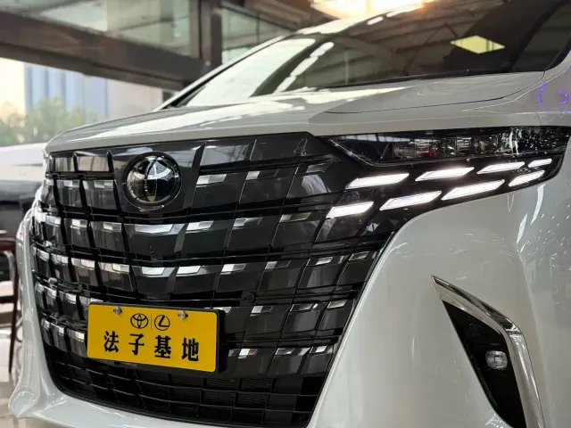 Toyota Alphard — Фото автомобиля 4