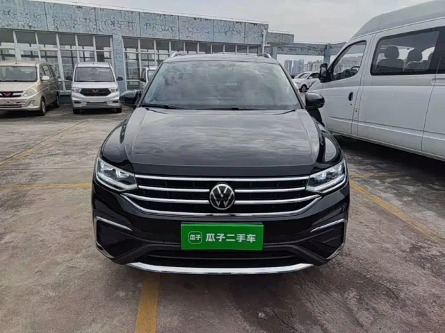Volkswagen Tiguan L — Фото автомобиля 2