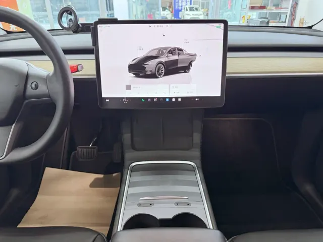 Tesla Model Y — Фото автомобиля 13