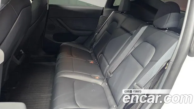 Tesla Model Y — Фото автомобиля 17