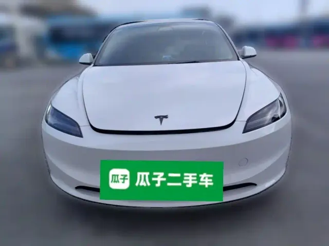 Tesla Model 3 — Фото автомобиля 2