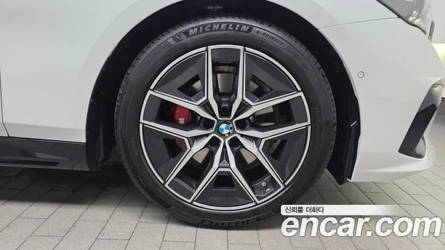 BMW 5-Series — Фото автомобиля 21