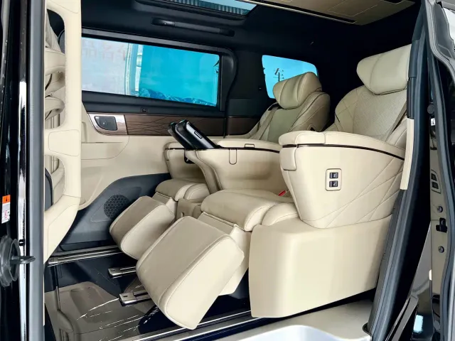 Toyota Alphard — Фото автомобиля 10