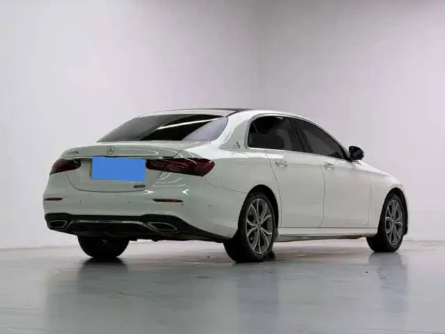 Mercedes-Benz E-Class — Фото автомобиля 4
