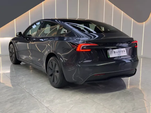 Tesla Model 3 — Фото автомобиля 9