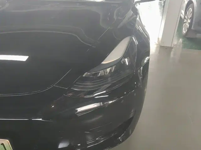 Tesla Model 3 — Фото автомобиля 23