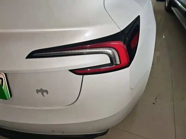 Tesla Model 3 — Фото автомобиля 7