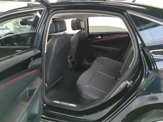 Volkswagen Passat — Фото автомобиля 11
