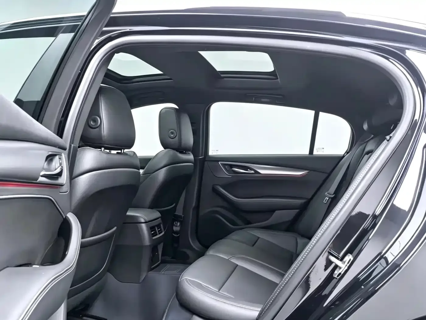 Cadillac Cadillac CT5 2024 28T Luxury Model Pro — Фото автомобиля 4