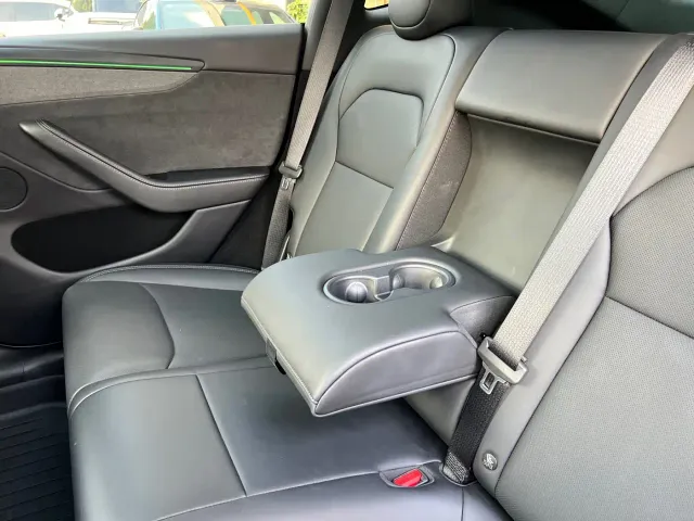 Tesla Model Y — Фото автомобиля 17