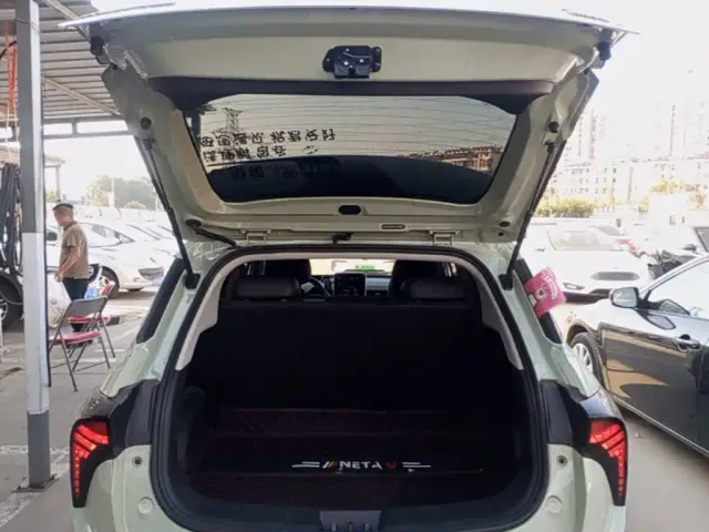Hozon Neta V — Фото автомобиля 18